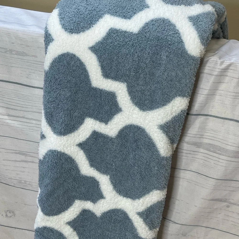 Berkshire Blue and White Throw Blanket